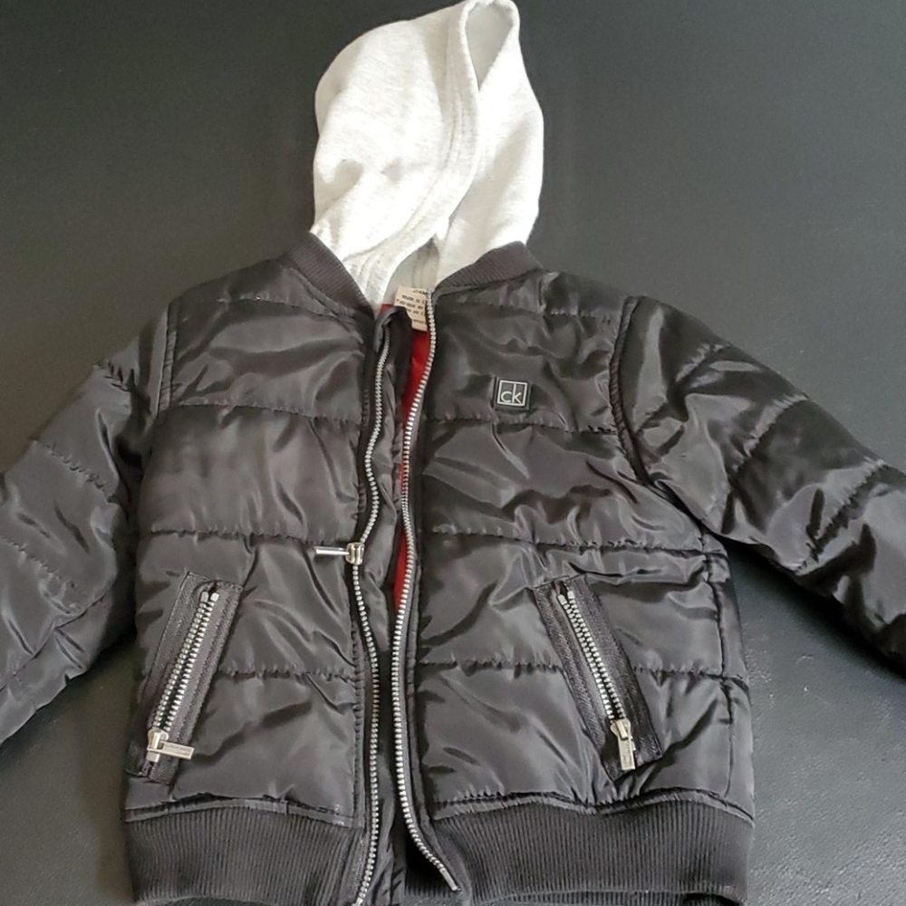 Puffer coat for boys, has red lining on the inside